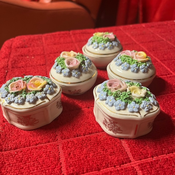 Beautiful ceramic littles pots - Picture 3 of 3